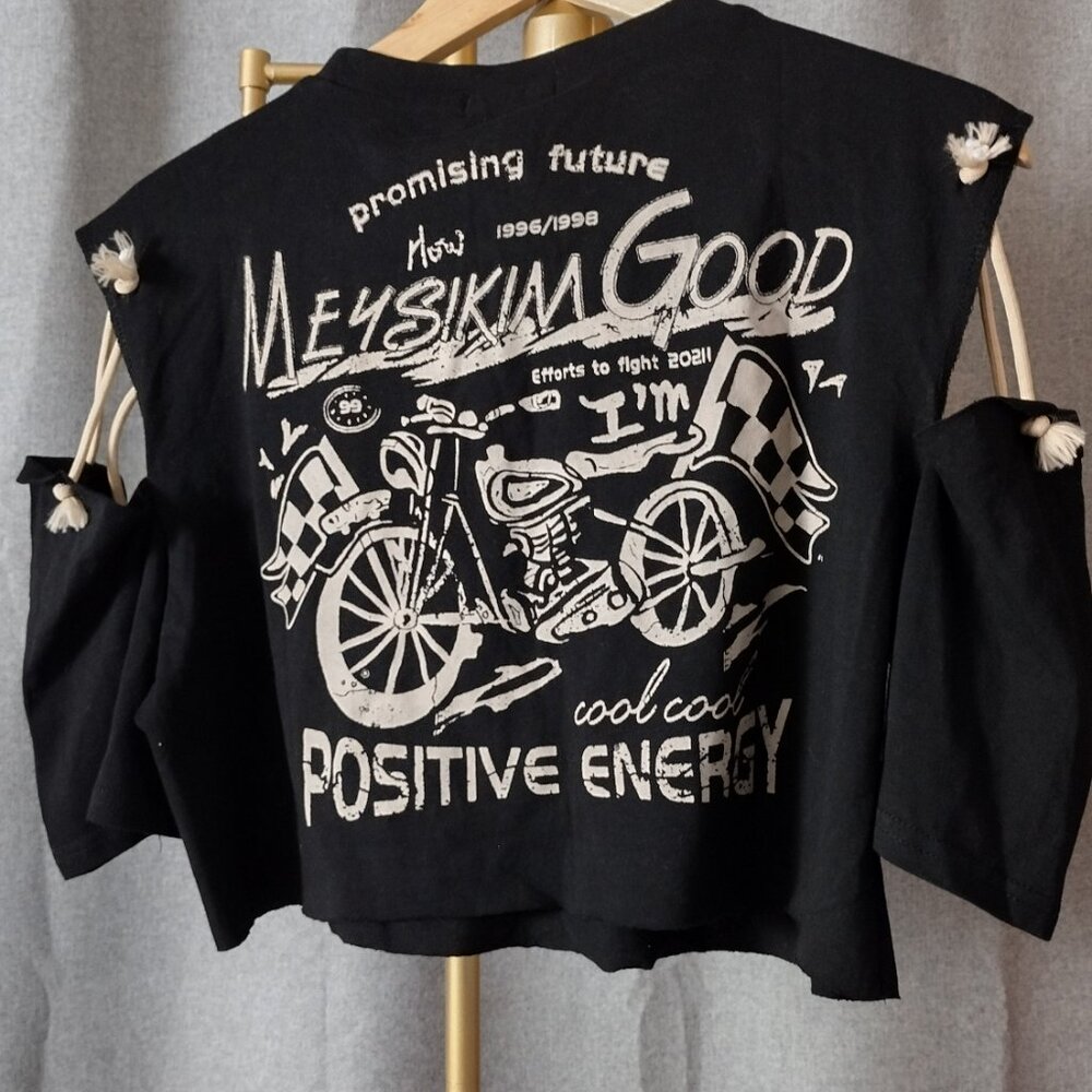 MeysiKim Cold Shoulder Graphic Tee  Black /One Size /Y2K - Picture 7 of 7